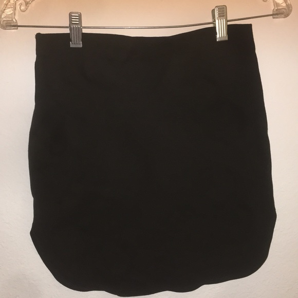 Mini skirt goes up at both sides - Picture 1 of 5